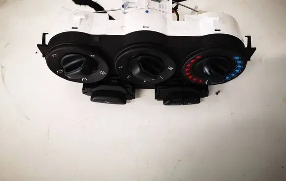 Opel Corsa E Climate control unit 5e0943200