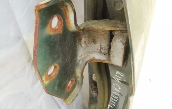 KIA Carnival Front door upper hinge