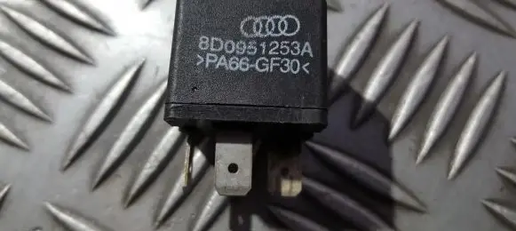 Volkswagen PASSAT B5.5 Other relay 8d0951253a 373