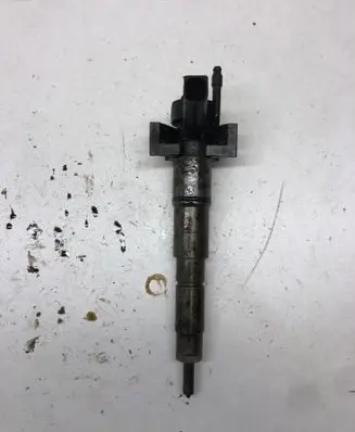 BMW 7 E65 E66 Fuel injector 779272107