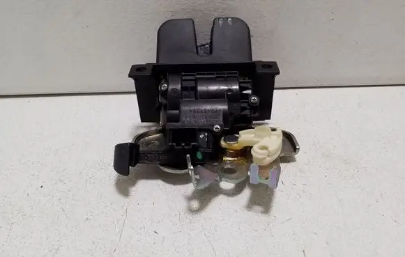 Skoda Superb B6 (3T) Tailgate/trunk/boot lock/catch/latch 8R0827505A 3T5827520A