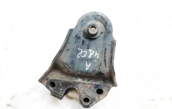 Chevrolet Captiva Engine mounting bracket