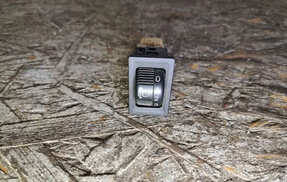 Opel Monterey Headlight level height control switch 133216 2321I25