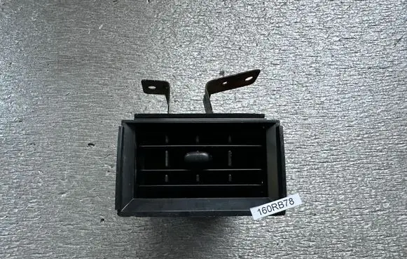 Nissan Patrol 160 Dashboard side air vent grill/cover trim 68750C8200