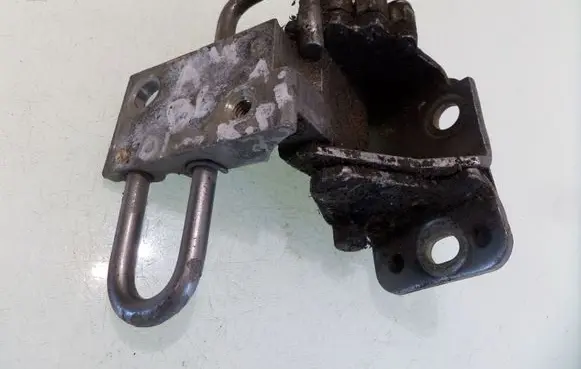 Audi A4 S4 B6 8E 8H Front door lower hinge 8E0831411