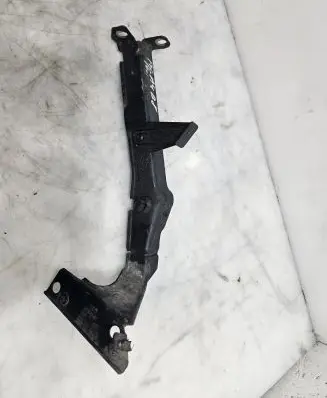 Audi A4 S4 B8 8K Fender mounting bracket 8K0821135R