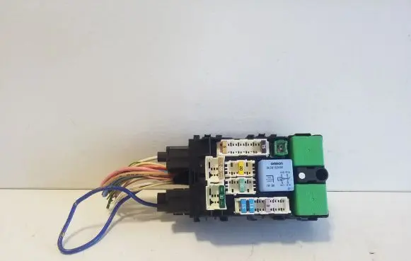 Peugeot 508 Fuse module 9665492680