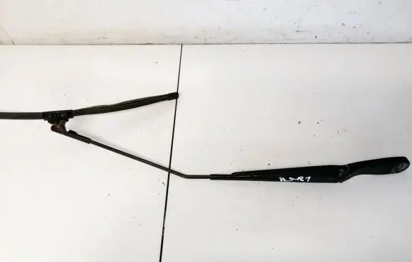 Volvo V50 Front wiper blade arm 30698250