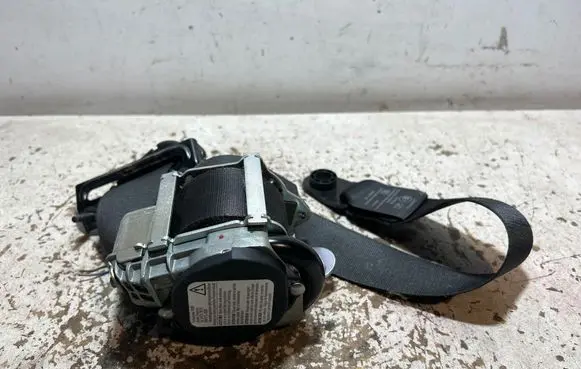 Land Rover Freelander 2 - LR2 Front seatbelt 605566700 21026 006L000