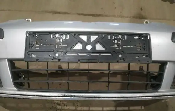 Volkswagen Golf V Front bumper lower grill