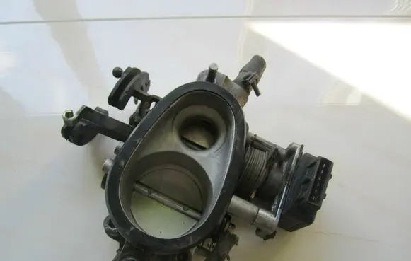 Volkswagen PASSAT B4 Throttle valve B2196078061