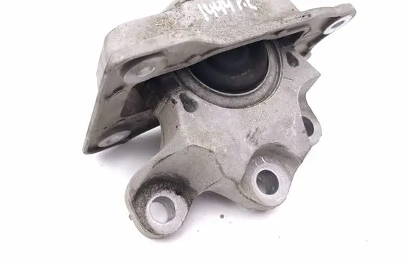 Volvo V60 Engine mount bracket 32255204