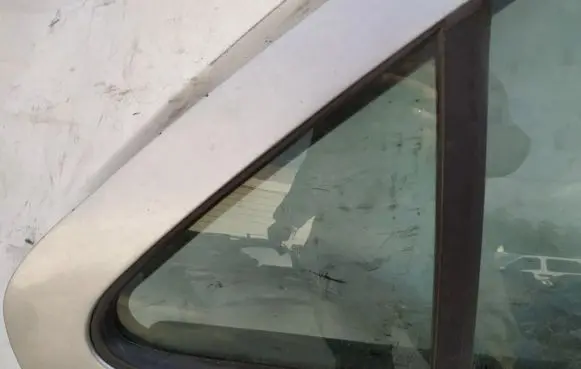 Rear vent window glass
