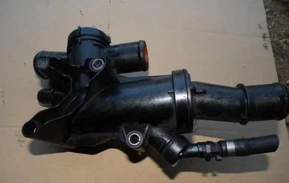 Volvo C30 Thermostat housing 9656182980