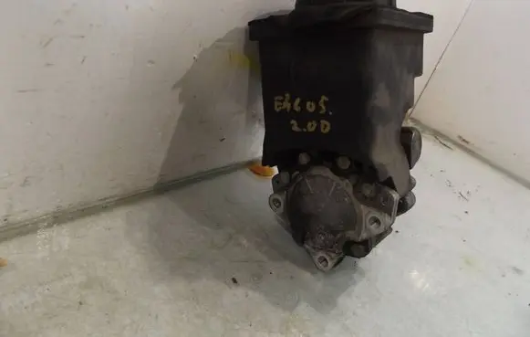 BMW 3 E46 Power steering pump 6756575