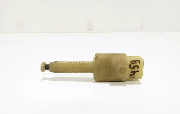Volkswagen PASSAT B5 Brake pedal sensor switch 4A0945515A