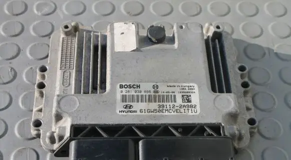 Hyundai i30 Engine control unit/module 0281030866