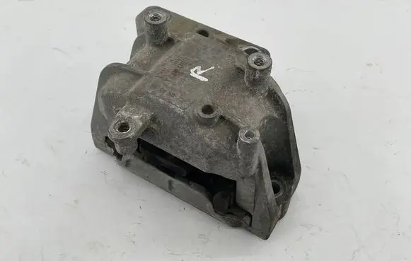 Volkswagen PASSAT CC Engine mount bracket 1K0199262CE