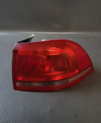 Volkswagen Touareg II Rear/tail lights 7P6945096D