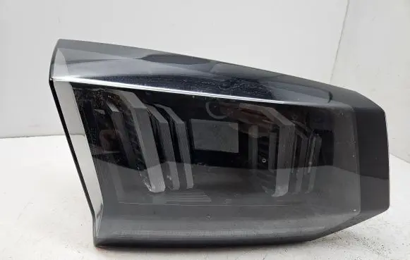 Peugeot 5008 II Tailgate rear/tail lights 9836231880