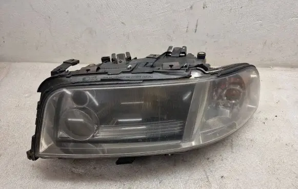 Audi A8 S8 D2 4D Headlight/headlamp