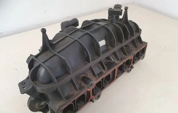 Ford Focus Intake manifold BM5G9424D