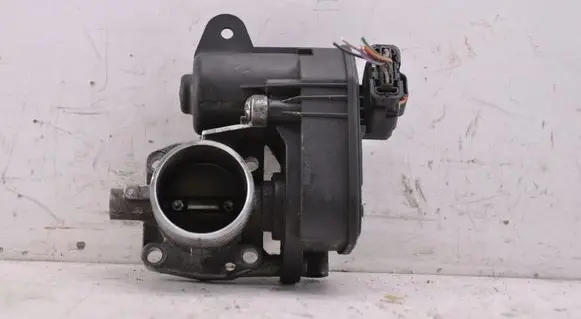 Peugeot 208 I Throttle valve 9673622300