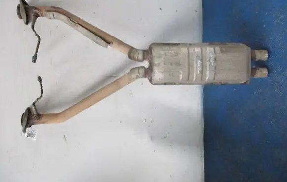 Cadillac CTS Rear muffler/silencer tail pipe 