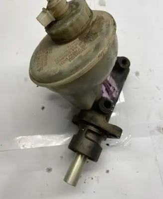 Volkswagen Golf III Master brake cylinder 1H1611307A