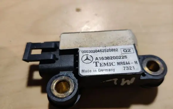 Mercedes-Benz ML W163 Airbag deployment crash/impact sensor A1638200226