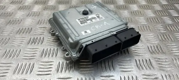 Volvo V70 Engine control unit/module P31303388 0281015286 31303388