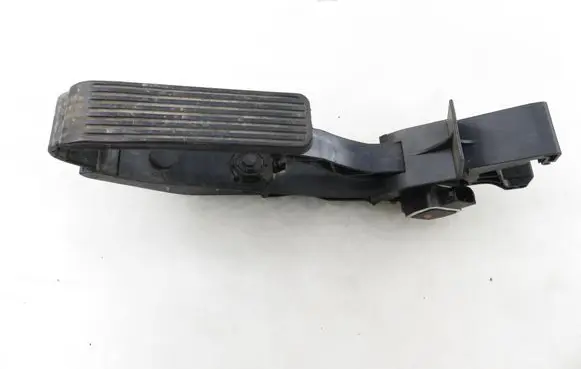 Mercedes-Benz C AMG W203 Accelerator throttle pedal A2113000404