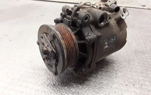 Mitsubishi Lancer VIII Air conditioning (A/C) compressor (pump) 7813A068