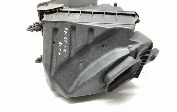 Volkswagen PASSAT B5 Air filter box 038133835J