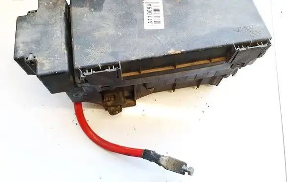 Opel Zafira B Fuse box set 13206754