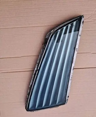 Mercedes-Benz SL R107 Rear side window 1076701692