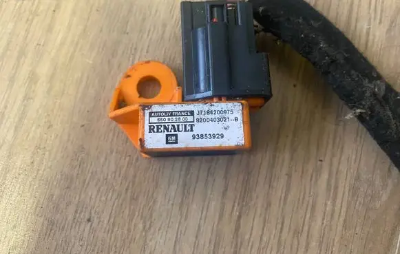 Renault Trafic II (X83) Airbag deployment crash/impact sensor 93853929 8200403021B 550902800