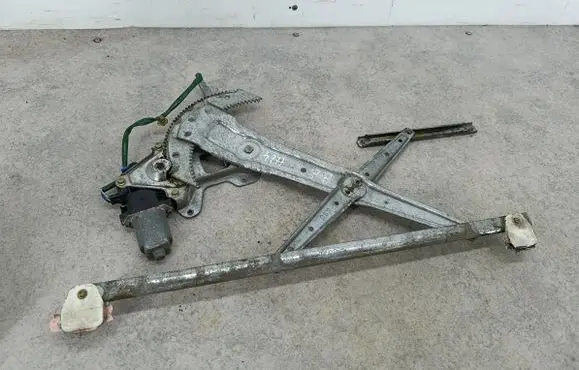 Honda CR-V Front door window regulator with motor 