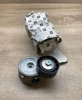 Citroen C4 I Belt tensioner pulley 575174 9653522780