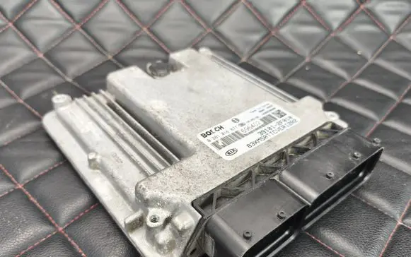 KIA Sorento Engine control unit/module 0281016877 391012F010 696402