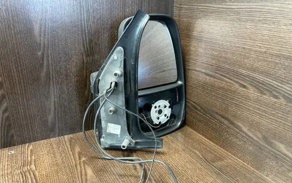 Iveco Daily 4th gen Front door electric wing mirror 9010114