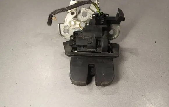 Audi A4 S4 B8 8K Tailgate/trunk/boot lock/catch/latch 8K9827520 8K9827505