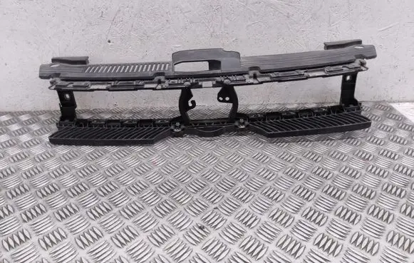 Volkswagen Polo VI Front bumper upper radiator grill 2G0805705
