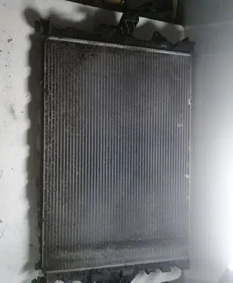Volvo XC70 Coolant radiator 30680273