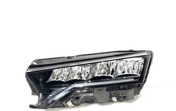 Skoda Octavia Mk4 Headlight/headlamp 5E4941009 0301134231AA LE22A6497