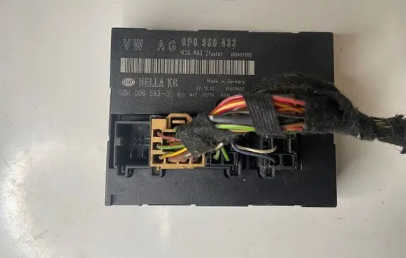 Audi A3 S3 8P Comfort/convenience module 8P0959433 5DK00858335 05600600