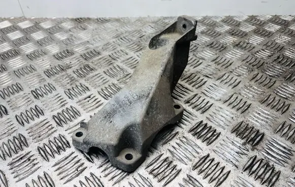 Audi A4 S4 B6 8E 8H Engine mounting bracket 8E0199307A
