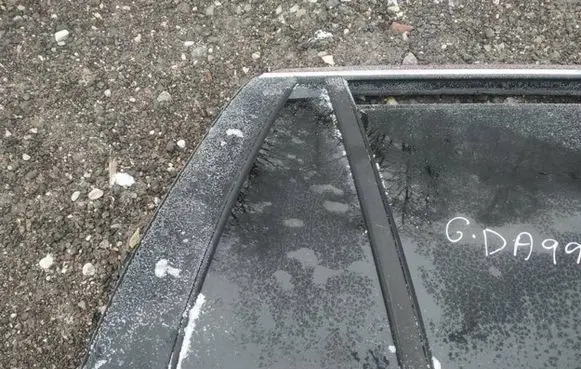 Rear vent window glass