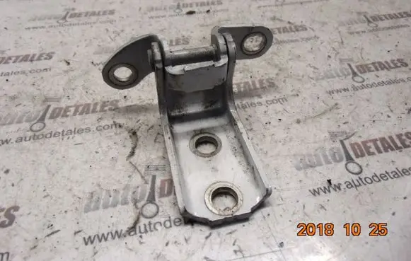 Toyota Auris 150 Front door lower hinge 