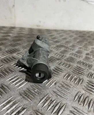 Volkswagen PASSAT B5 Ignition lock 4B0905851C